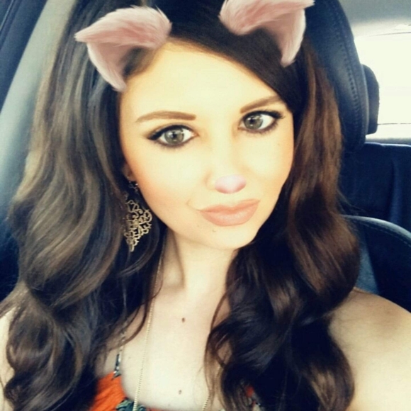 Meet your Posher, Sheena - Picture 1 of 1